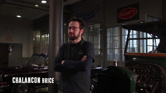 Restaurateur d'un musée de l'automobile