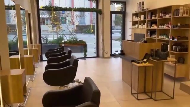 Shampoing, ciseaux, action!