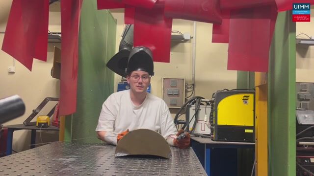 Du banc scolaire à la machine