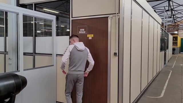Tenue correcte exigée