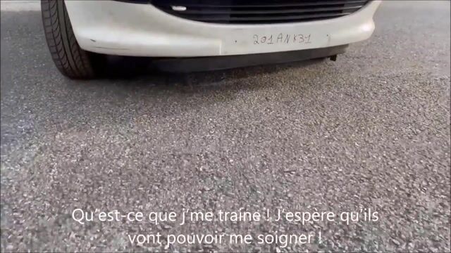Une vieille auto réclame des soins !