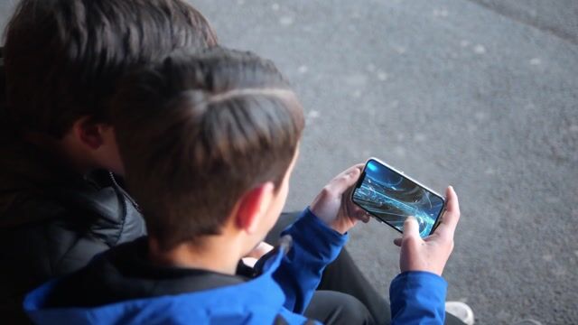 RELAIS TV, La main à la pâte