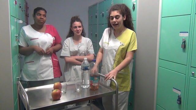 Une équipe d'aides-soignantes en maison de retraite.