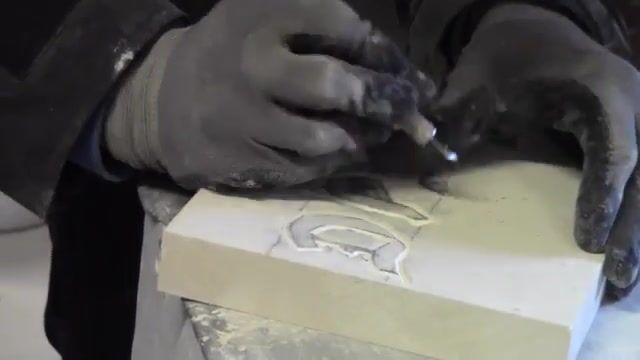 Artiste sculpteur, un style taillé dans la masse.
