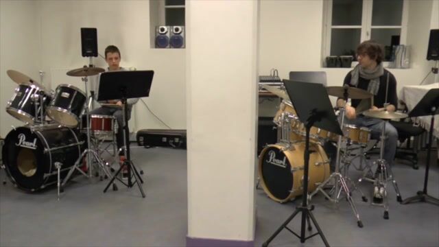 Professeur de batterie, un métier à prendre avec des baguettes
