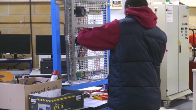 Electrotechnique : tour de circuit !