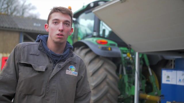 conducteur d'engins agricoles, pourquoi pas ?
