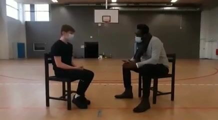 Un ancien Basketteur pleins de surprises
