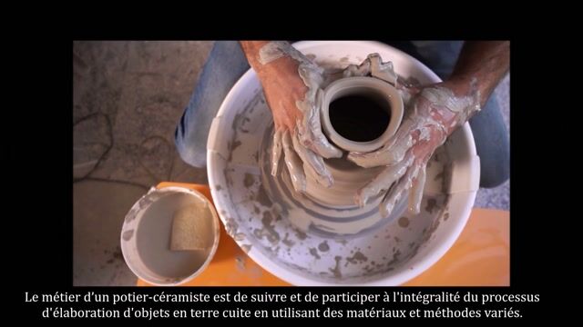 Potière céramiste