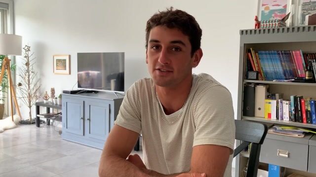 Leo: Architecte d'intérieur et professeur de Surf!
