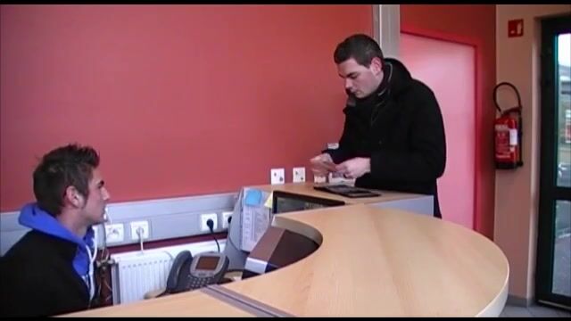 Celui qui en parle moins qui en fait le plus...