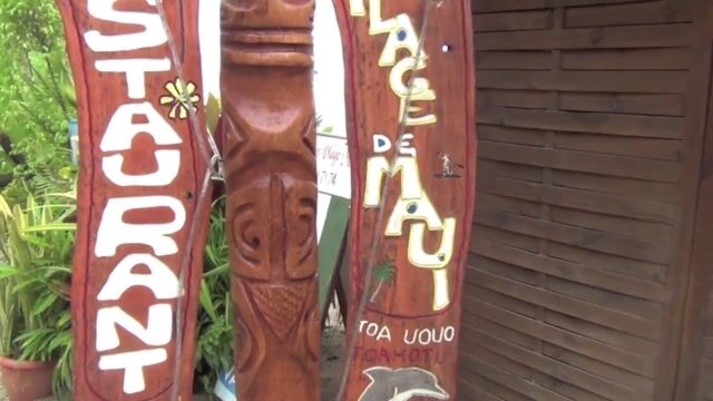 Serveuse à la plage de Maui