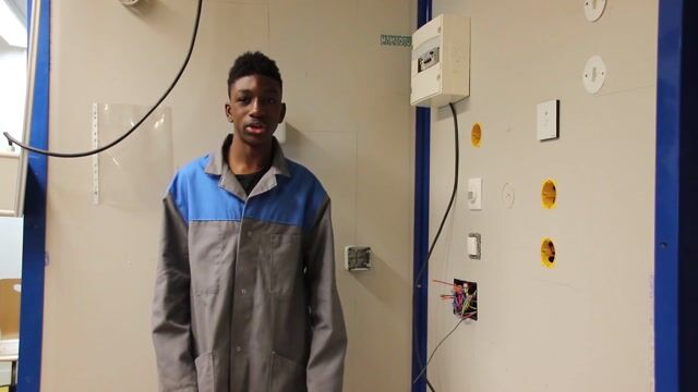 electricien un metier qui eclaire