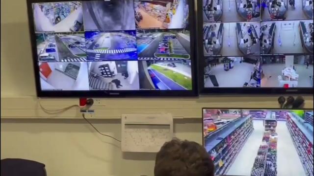 Agent de sécurité au delà du surveillant
