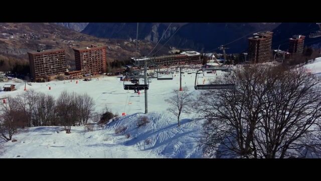 Pas de vacances pour 007 !